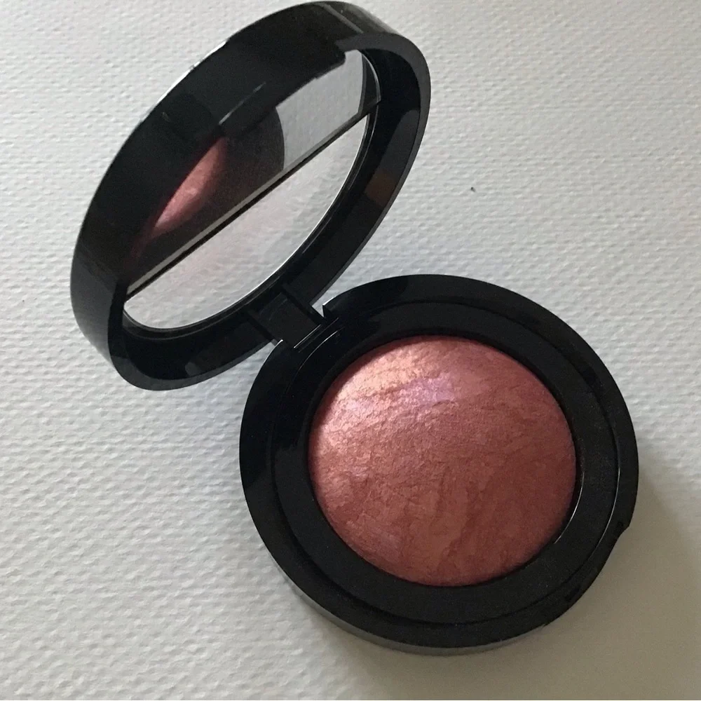 Laura Geller Blush-N-Brighten in TROPIC HUES, swirls of coral, pink, and…